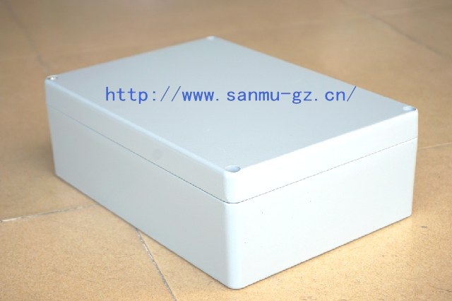 FA68：300*210*100mm